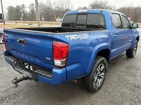 Used 2016 Toyota Tacoma TRD Sport image 4