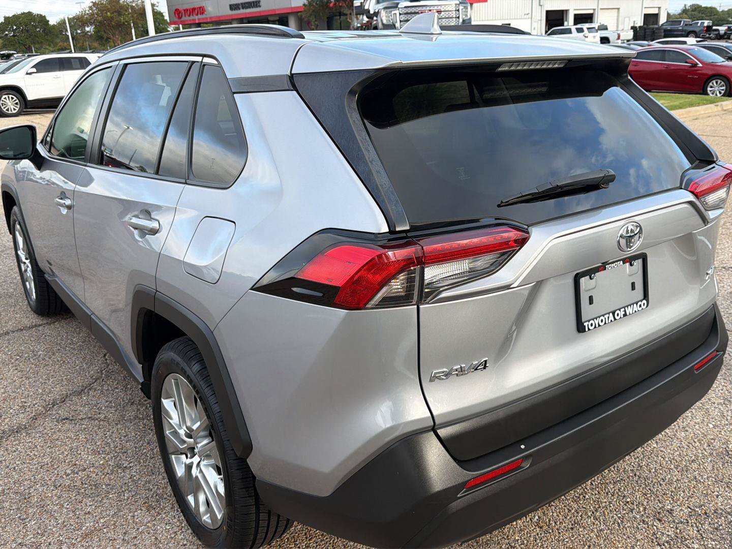 Used 2019 Toyota RAV4 XLE Premium w/ Cold Weather Package FWD image 5