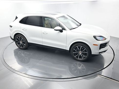 Certified 2026 Porsche Cayenne AWD/4WD image 39