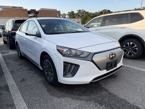 Used 2021 Hyundai Ioniq SE FWD image 3