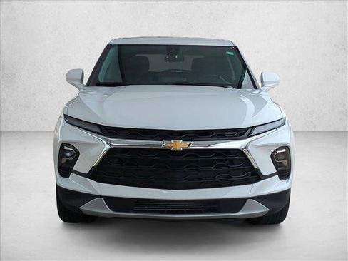 Used 2025 Chevrolet Blazer LT FWD image 2