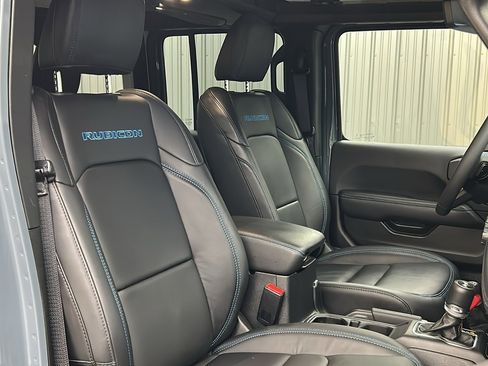 Used 2024 Jeep Wrangler Unlimited Rubicon 4xe image 36