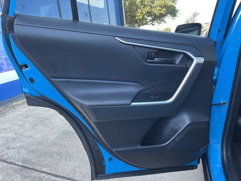 Used 2021 Toyota RAV4 LE image 22