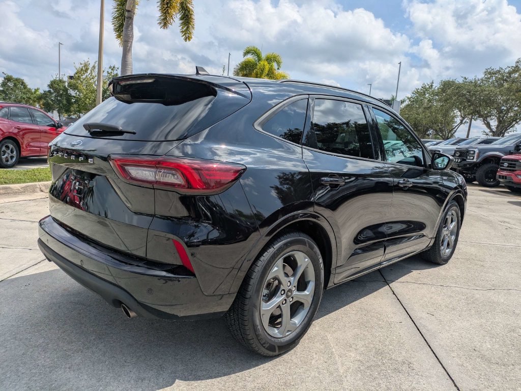 Used 2023 Ford Escape ST-Line w/ Tech Pack #1 FWD image 4