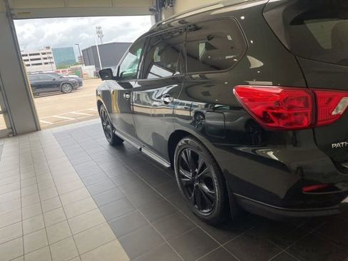 Used 2018 Nissan Pathfinder SL w/ SL Premium Package FWD image 12