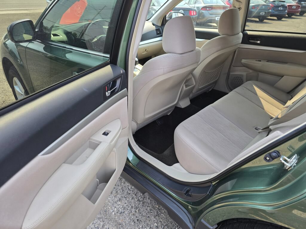 Used 2013 Subaru Outback 2.5i Premium w/ All-Weather Pkg AWD/4WD image 19
