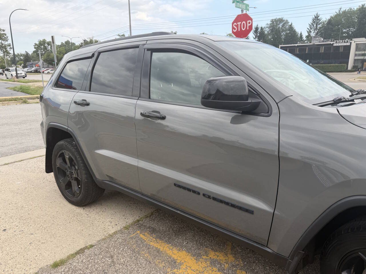 Used 2019 Jeep Grand Cherokee Laredo AWD/4WD image 6