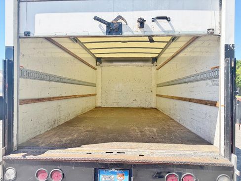 Used 2017 GMC Savana 3500 Extended RWD image 13