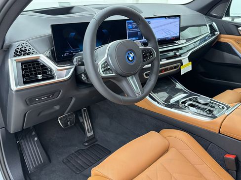 New 2026 BMW X5 xDrive50e w/ M Sport Package AWD/4WD image 4