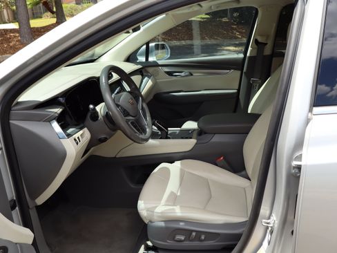 Used 2019 Cadillac XT5 Premium Luxury FWD image 19