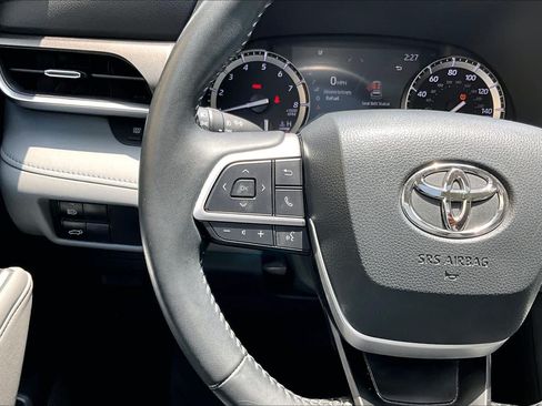 Used 2022 Toyota Highlander XLE FWD image 24