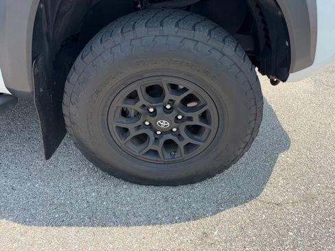 Used 2020 Toyota Tacoma SR w/ SX Package AWD/4WD image 4