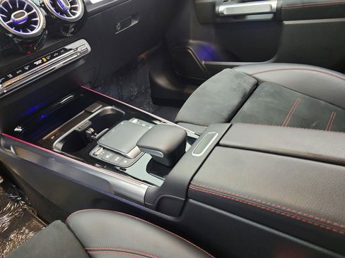 Used 2021 Mercedes-Benz GLB 250 image 13