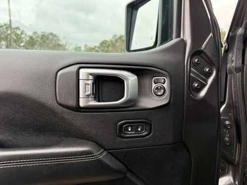 Used 2020 Jeep Wrangler Unlimited Sahara image 14