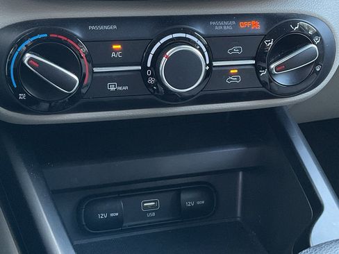 Used 2025 Kia Soul LX w/ LX Technology Package image 34