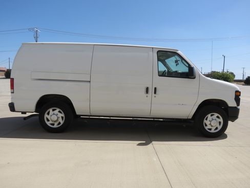 Used 2014 Ford E-150 and Econoline 150 w/ Power Group RWD image 6