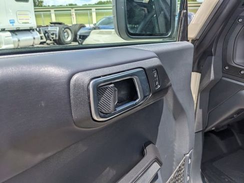 Used 2025 Ford Bronco Badlands w/ Sasquatch Package AWD/4WD image 18
