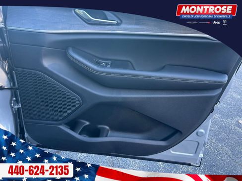 New 2025 Jeep Grand Cherokee Limited w/ Black Appearance Package image 30