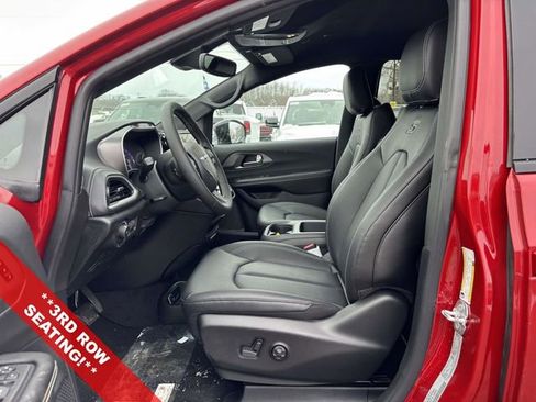 New 2026 Chrysler Pacifica Select w/ S Appearance Package image 3