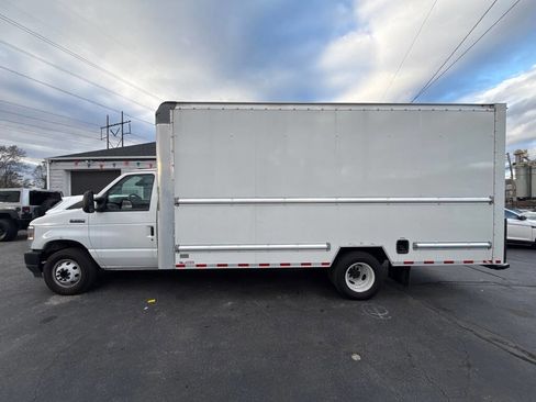 Used 2021 Ford E-350 and Econoline 350 Super Duty image 2