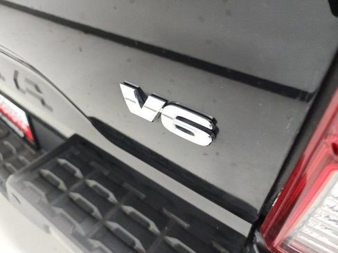 Used 2017 Toyota Tacoma TRD Sport image 12