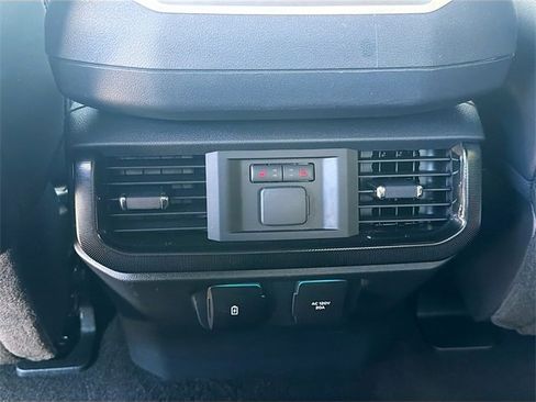 Used 2022 Ford F150 Lightning Platinum image 19