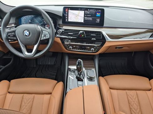 Used 2023 BMW 530i w/ Convenience Package image 15
