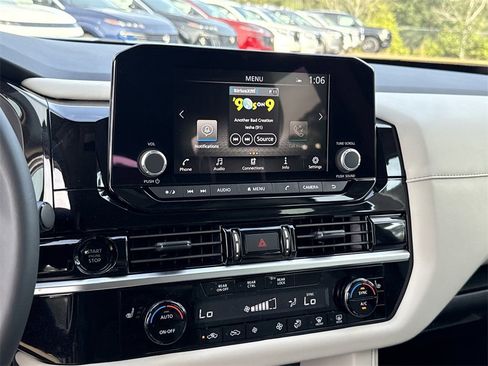 New 2025 Nissan Pathfinder SV w/ Black Appearance Package image 32