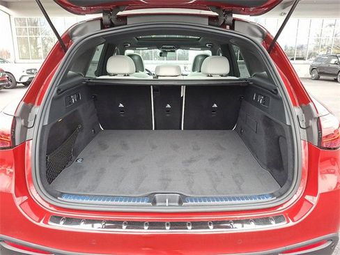 Used 2025 Mercedes-Benz GLC 300 4MATIC image 28