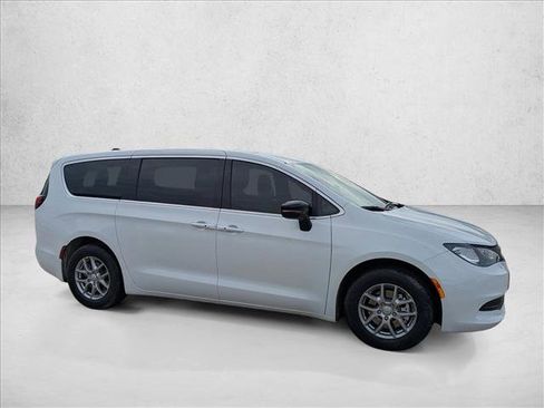 New 2026 Chrysler Voyager LX image 4