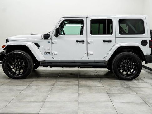 Used 2023 Jeep Wrangler Unlimited Sahara w/ Cold Weather Group image 8