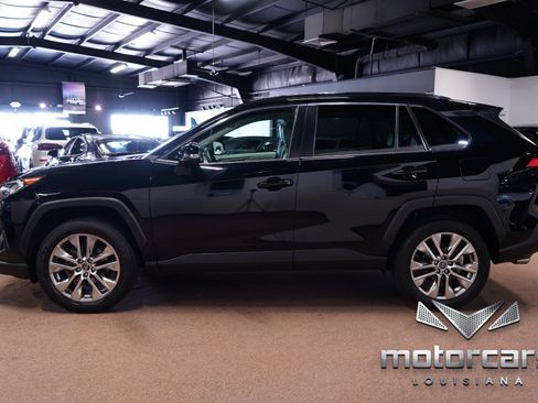 Used 2021 Toyota RAV4 XLE Premium FWD image 4