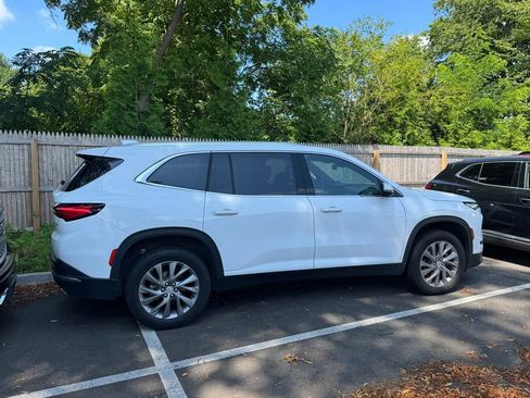 Used 2026 Buick Enclave Preferred AWD/4WD image 3