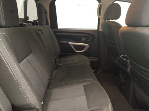 Used 2018 Nissan Titan SV w/ SV Convenience Package image 19
