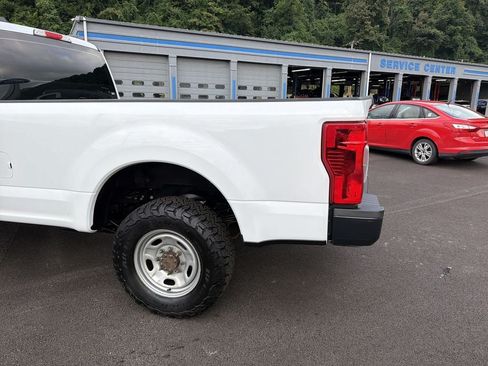 Used 2022 Ford F250 XL w/ Power Equipment Group AWD/4WD image 8