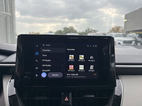 Used 2025 Toyota Corolla LE image 19