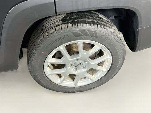Used 2022 Jeep Renegade Latitude image 29