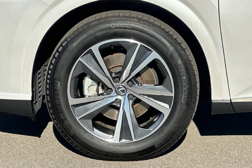 Certified 2025 Lexus RX 350 FWD w/ Accessory Package image 25