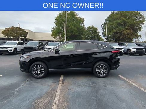 Used 2022 Toyota Venza LE image 2