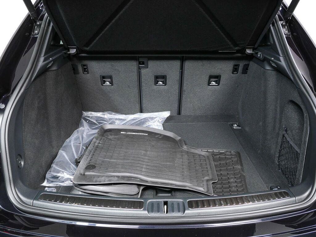 Certified 2026 Porsche Macan AWD/4WD image 31