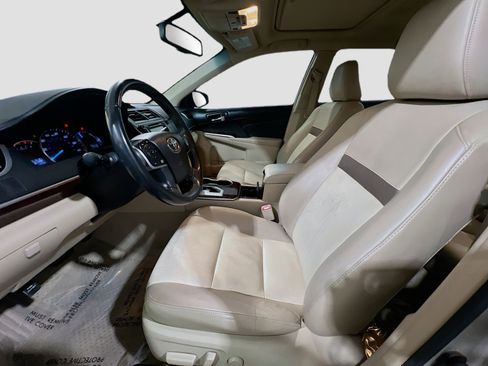 Used 2014 Toyota Camry XLE w/ Leather Package image 14