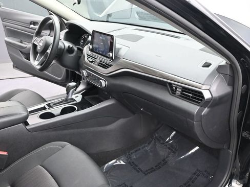 Used 2024 Nissan Altima 2.5 SV FWD image 29