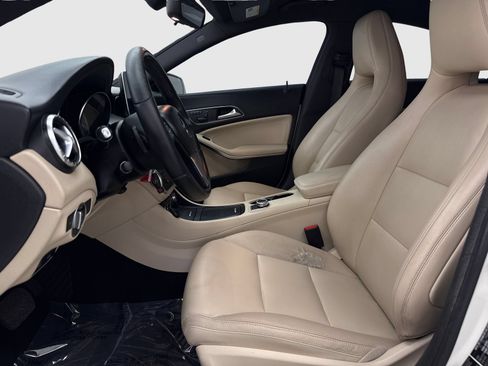 Used 2014 Mercedes-Benz CLA 250 image 17
