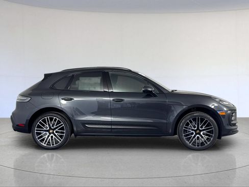 Certified 2026 Porsche Macan AWD/4WD image 9