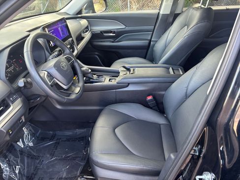 Used 2025 Toyota Grand Highlander FWD image 29