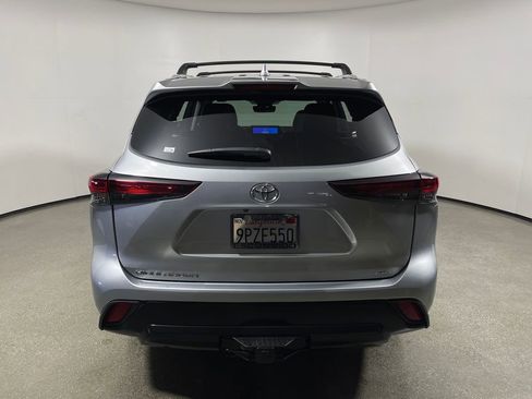 Certified 2024 Toyota Highlander XLE FWD image 4