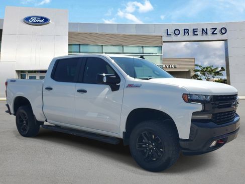 Used 2021 Chevrolet Silverado 1500 LT Trail Boss w/ Convenience Package II image 3