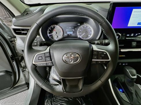 Certified 2024 Toyota Highlander XLE AWD/4WD image 10