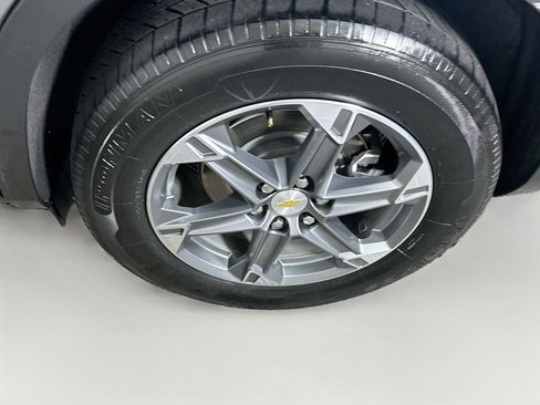Used 2025 Chevrolet Blazer LT FWD image 11