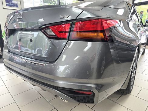 Used 2023 Nissan Altima 2.5 SV w/ SV Premium Package FWD image 18